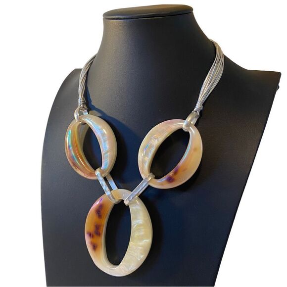 Rush by Denis & Charles 3 Ring Acrylic Iridescent Shell Like Necklace. - Picture 3 of 5